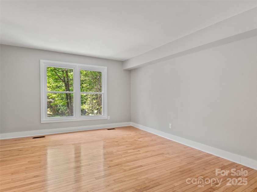 2 Glenwood Circle, Arden, NC 28704.  MLS# CAR4254841, YatesRealty ID 16909. 