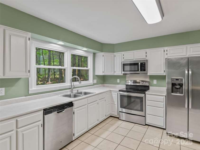 2 Glenwood Circle, Arden, NC 28704.  MLS# CAR4254841, YatesRealty ID 16909. 