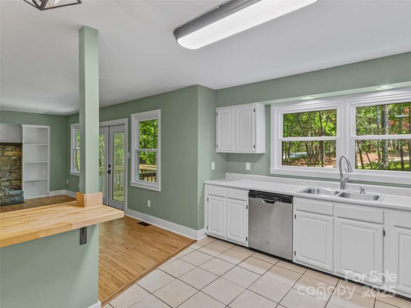 2 Glenwood Circle, Arden, NC 28704.  MLS# CAR4254841, YatesRealty ID 16909. 