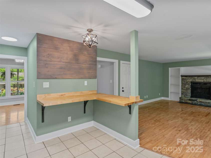 2 Glenwood Circle, Arden, NC 28704.  MLS# CAR4254841, YatesRealty ID 16909. 