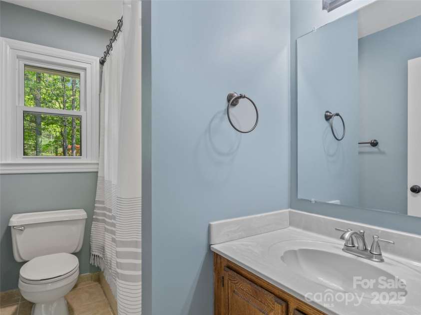 2 Glenwood Circle, Arden, NC 28704.  MLS# CAR4254841, YatesRealty ID 16909. 