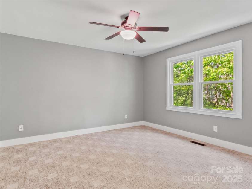 2 Glenwood Circle, Arden, NC 28704.  MLS# CAR4254841, YatesRealty ID 16909. 