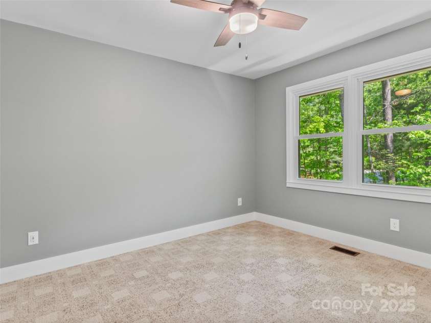 2 Glenwood Circle, Arden, NC 28704.  MLS# CAR4254841, YatesRealty ID 16909. 