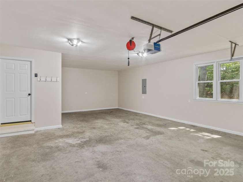 2 Glenwood Circle, Arden, NC 28704.  MLS# CAR4254841, YatesRealty ID 16909. 