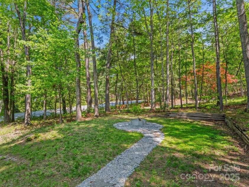 2 Glenwood Circle, Arden, NC 28704.  MLS# CAR4254841, YatesRealty ID 16909. 