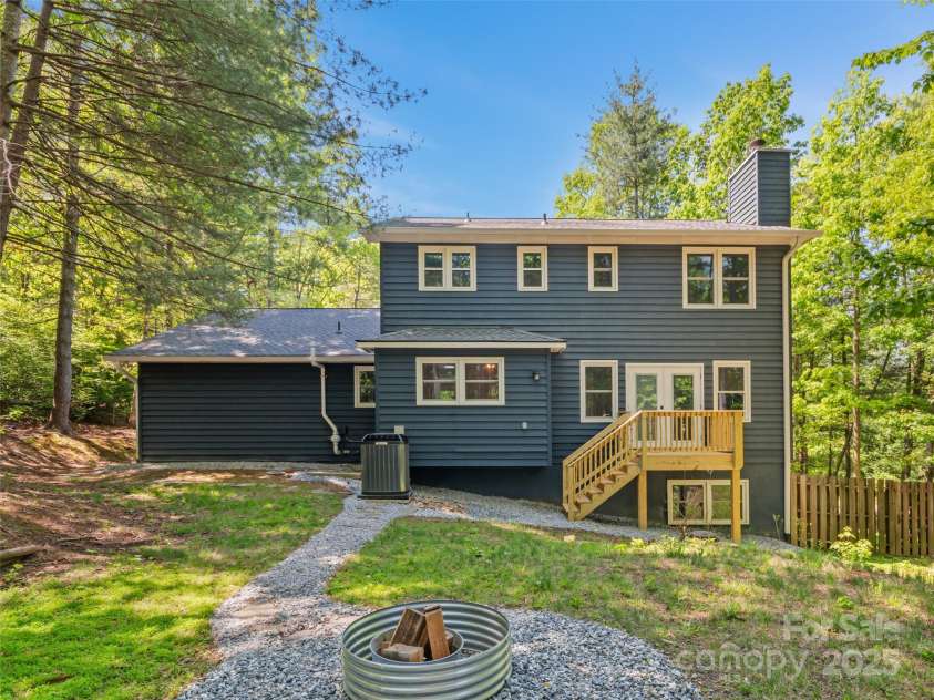 2 Glenwood Circle, Arden, NC 28704.  MLS# CAR4254841, YatesRealty ID 16909. 