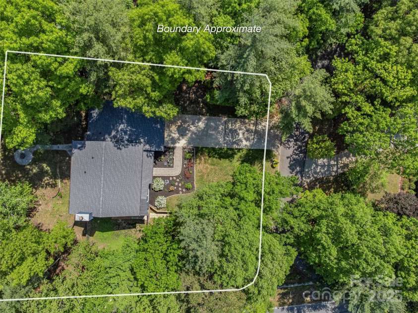 2 Glenwood Circle, Arden, NC 28704.  MLS# CAR4254841, YatesRealty ID 16909. 