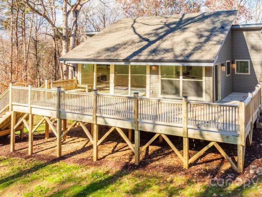 2106 Lynmore Drive, Sherrills Ford, NC 28673.  MLS# CAR4316248, YatesRealty ID 1691. 