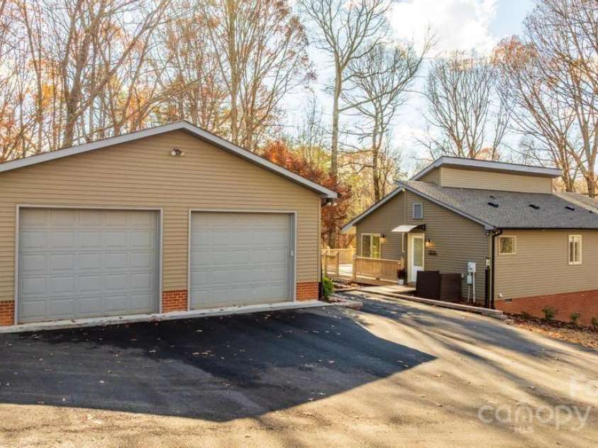 2106 Lynmore Drive, Sherrills Ford, NC 28673.  MLS# CAR4316248, YatesRealty ID 1691. 