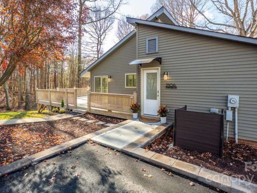 2106 Lynmore Drive, Sherrills Ford, NC 28673.  MLS# CAR4316248, YatesRealty ID 1691. 