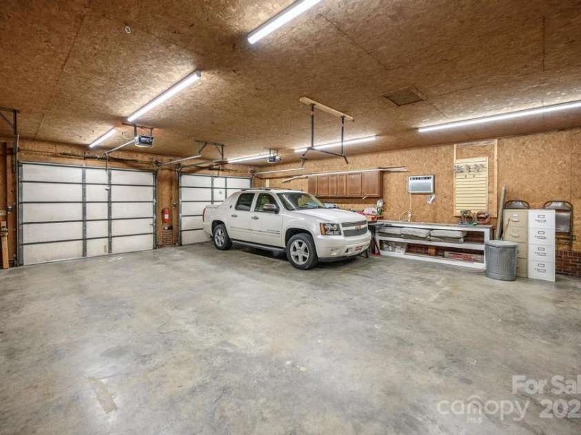 2106 Lynmore Drive, Sherrills Ford, NC 28673.  MLS# CAR4316248, YatesRealty ID 1691. 