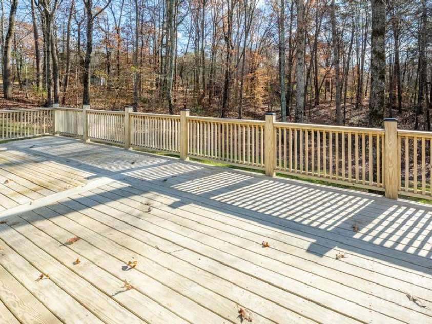 2106 Lynmore Drive, Sherrills Ford, NC 28673.  MLS# CAR4316248, YatesRealty ID 1691. 