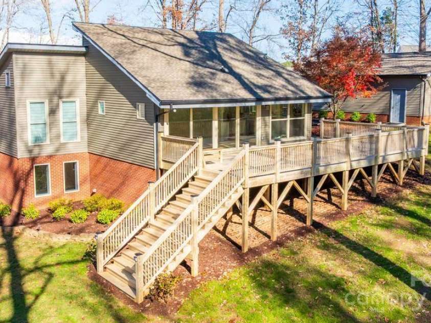 2106 Lynmore Drive, Sherrills Ford, NC 28673.  MLS# CAR4316248, YatesRealty ID 1691. 