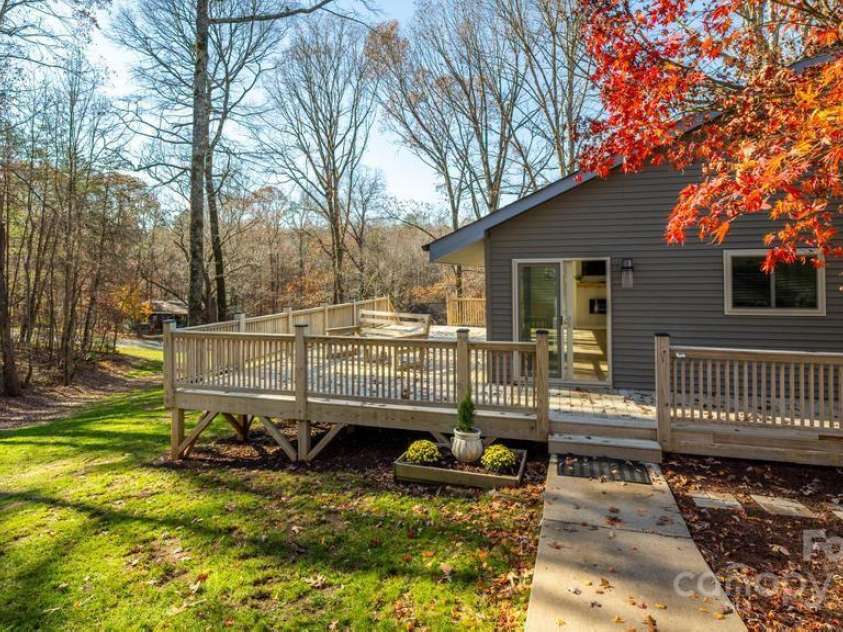 2106 Lynmore Drive, Sherrills Ford, NC 28673.  MLS# CAR4316248, YatesRealty ID 1691. 
