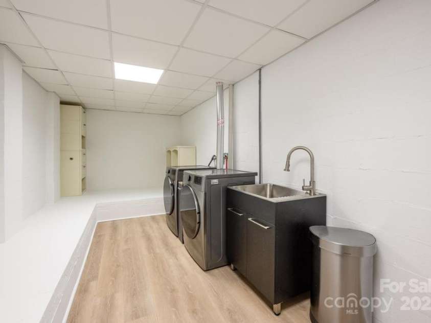 2106 Lynmore Drive, Sherrills Ford, NC 28673.  MLS# CAR4316248, YatesRealty ID 1691. Laundry Room