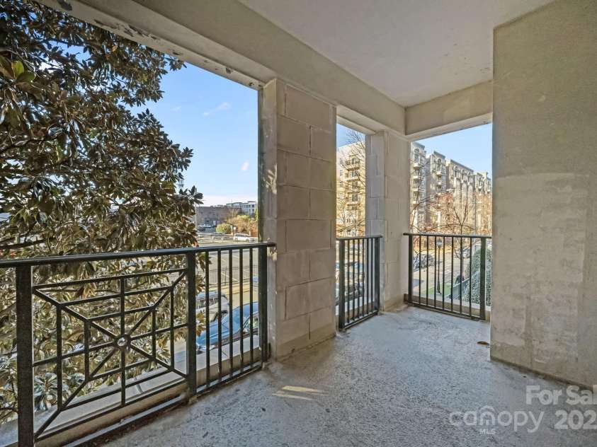 300 Fifth Street, Charlotte, NC 28202.  MLS# CAR4330446, YatesRealty ID 1691. Balcony