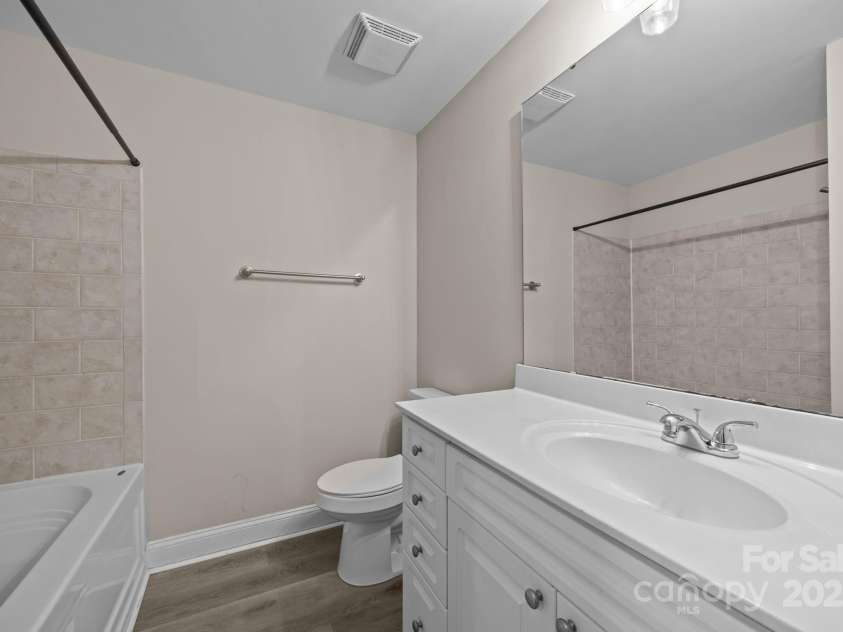 300 Fifth Street, Charlotte, NC 28202.  MLS# CAR4330446, YatesRealty ID 1691. Bathroom