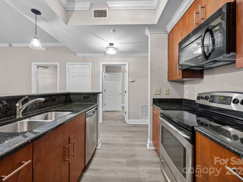 300 Fifth Street, Charlotte, NC 28202.  MLS# CAR4330446, YatesRealty ID 1691. Kitchen