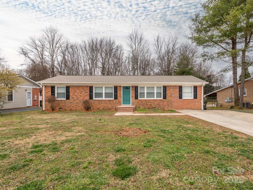 608 Matthews Street, Matthews, NC 28105.  MLS# CAR4224679, YatesRealty ID 1691. 