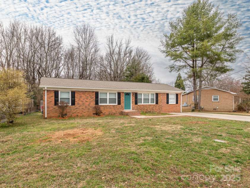 608 Matthews Street, Matthews, NC 28105.  MLS# CAR4224679, YatesRealty ID 1691. 