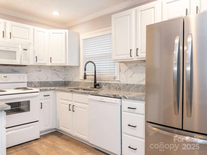 608 Matthews Street, Matthews, NC 28105.  MLS# CAR4224679, YatesRealty ID 1691. 