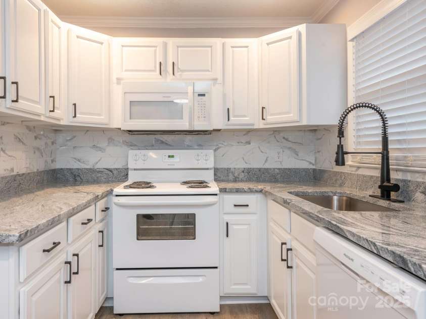 608 Matthews Street, Matthews, NC 28105.  MLS# CAR4224679, YatesRealty ID 1691. 
