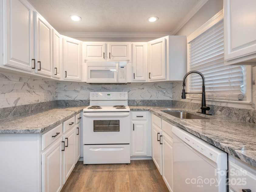 608 Matthews Street, Matthews, NC 28105.  MLS# CAR4224679, YatesRealty ID 1691. 