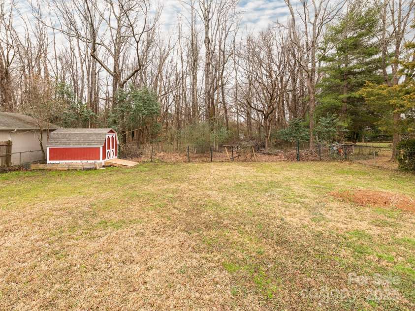 608 Matthews Street, Matthews, NC 28105.  MLS# CAR4224679, YatesRealty ID 1691. 