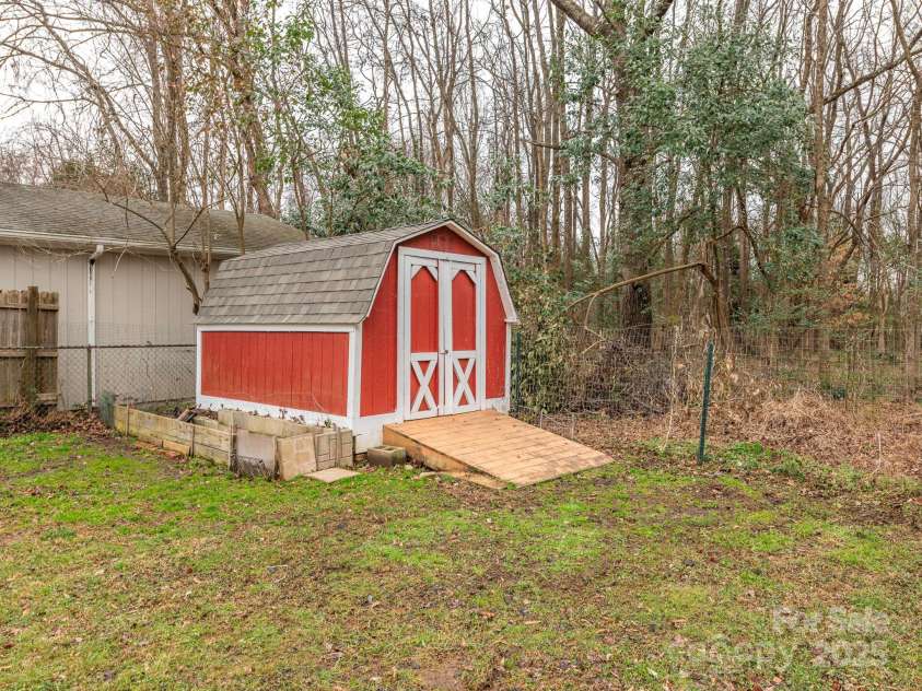 608 Matthews Street, Matthews, NC 28105.  MLS# CAR4224679, YatesRealty ID 1691. 