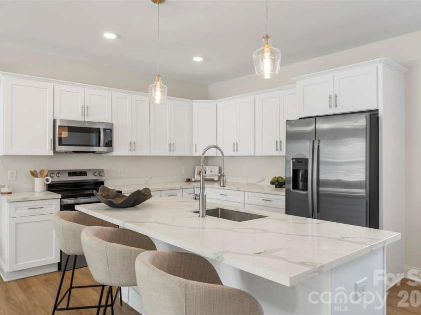 1109 Wonder Way, Charlotte, NC 28208.  MLS# CAR4334950, YatesRealty ID 16912. 