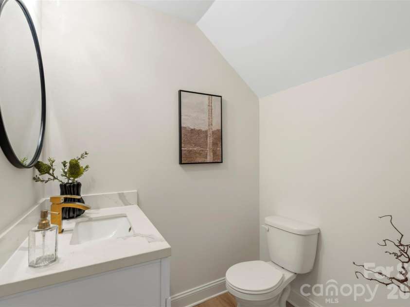 1109 Wonder Way, Charlotte, NC 28208.  MLS# CAR4334950, YatesRealty ID 16912. 