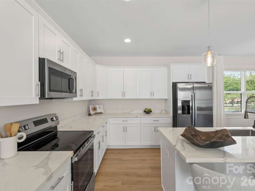 1109 Wonder Way, Charlotte, NC 28208.  MLS# CAR4334950, YatesRealty ID 16912. 