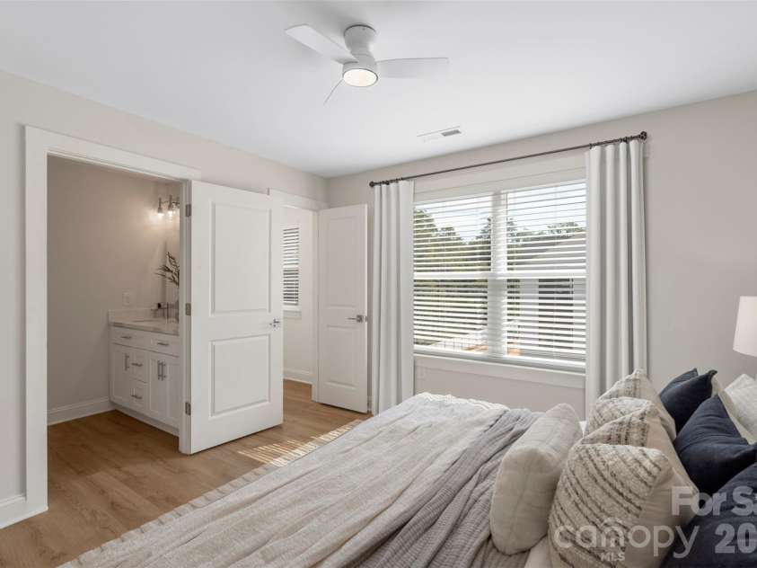 1109 Wonder Way, Charlotte, NC 28208.  MLS# CAR4334950, YatesRealty ID 16912. 