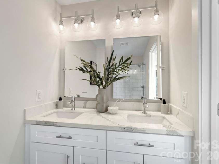 1109 Wonder Way, Charlotte, NC 28208.  MLS# CAR4334950, YatesRealty ID 16912. 