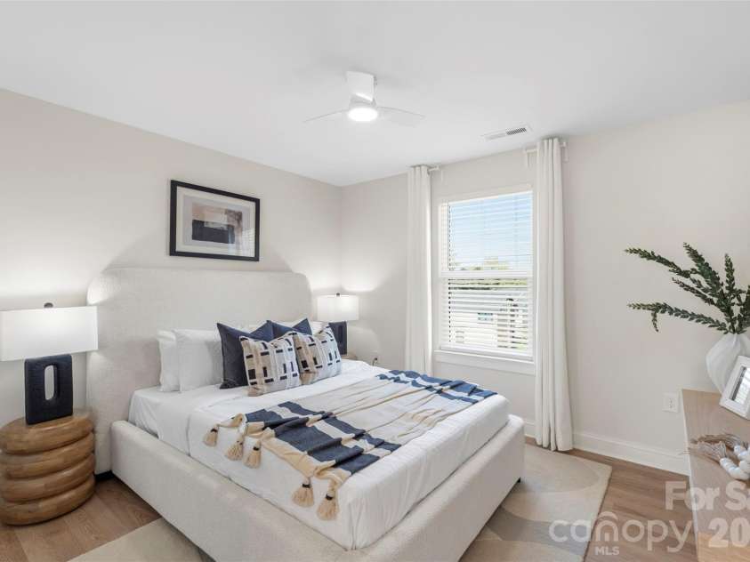 1109 Wonder Way, Charlotte, NC 28208.  MLS# CAR4334950, YatesRealty ID 16912. 