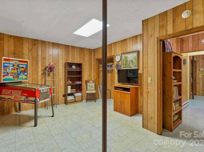 230 Turtle Lane, Hendersonville, NC 28791.  MLS# CAR4260398, YatesRealty ID 16912. Basement family/flex room