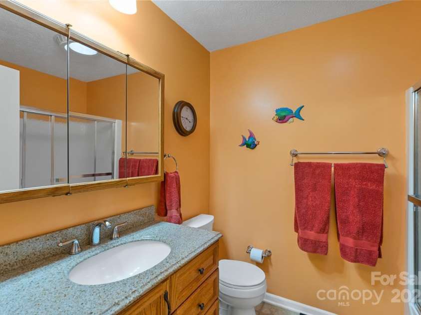 230 Turtle Lane, Hendersonville, NC 28791.  MLS# CAR4260398, YatesRealty ID 16912. Full hall bath