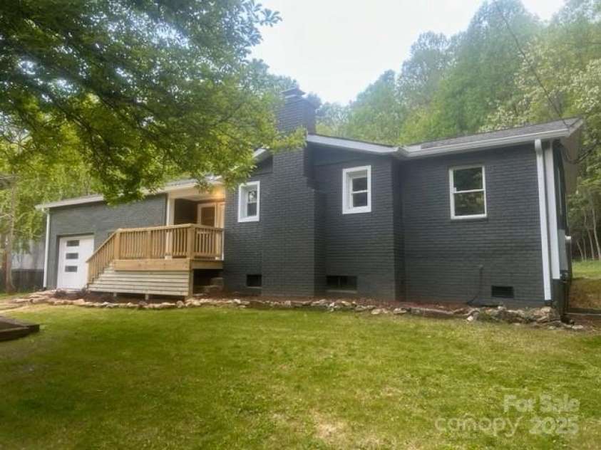 507 North Fork Road, Black Mountain, NC 28711.  MLS# CAR4243467, YatesRealty ID 16913. 