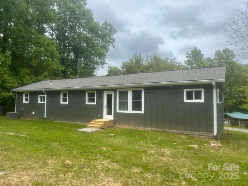 507 North Fork Road, Black Mountain, NC 28711.  MLS# CAR4243467, YatesRealty ID 16913. 