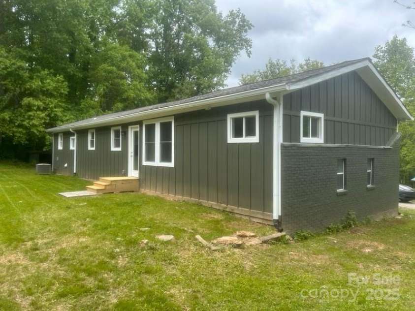 507 North Fork Road, Black Mountain, NC 28711.  MLS# CAR4243467, YatesRealty ID 16913. 