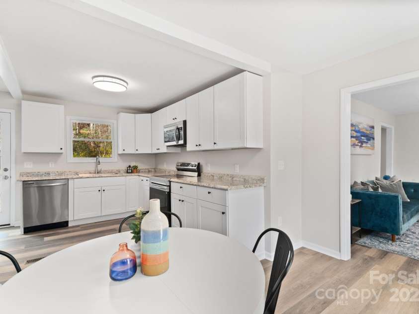 507 North Fork Road, Black Mountain, NC 28711.  MLS# CAR4243467, YatesRealty ID 16913. 