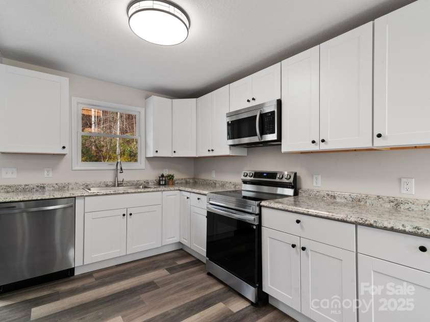 507 North Fork Road, Black Mountain, NC 28711.  MLS# CAR4243467, YatesRealty ID 16913. 