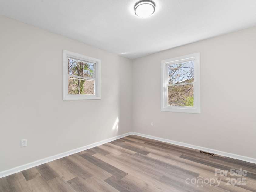 507 North Fork Road, Black Mountain, NC 28711.  MLS# CAR4243467, YatesRealty ID 16913. 