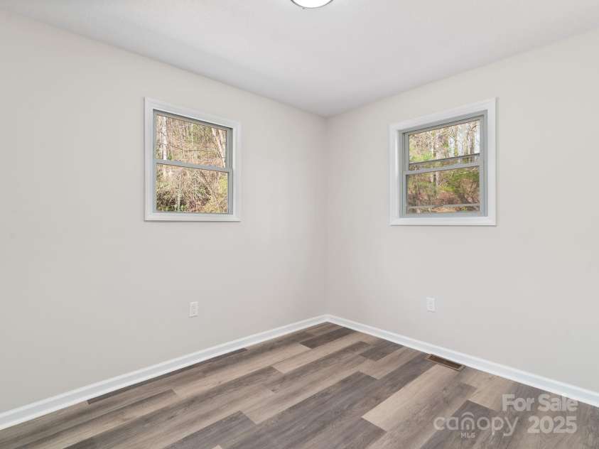 507 North Fork Road, Black Mountain, NC 28711.  MLS# CAR4243467, YatesRealty ID 16913. 