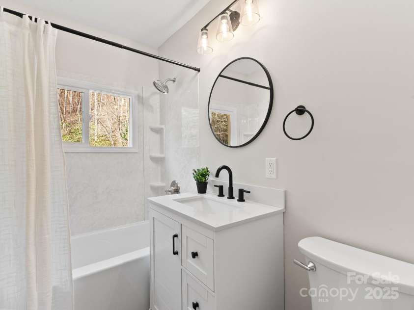 507 North Fork Road, Black Mountain, NC 28711.  MLS# CAR4243467, YatesRealty ID 16913. Second bathroom