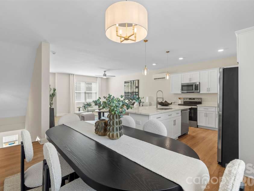 1113 Wonder Way, Charlotte, NC 28208.  MLS# CAR4334952, YatesRealty ID 16914. 