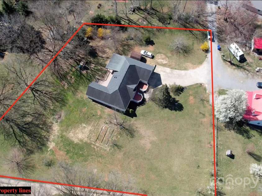 10 Lavender Lane, Candler, NC 28715.  MLS# CAR4232092, YatesRealty ID 16915. 