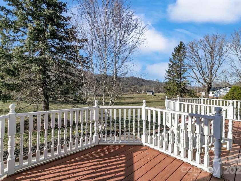 10 Lavender Lane, Candler, NC 28715.  MLS# CAR4232092, YatesRealty ID 16915. 