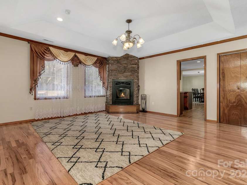 10 Lavender Lane, Candler, NC 28715.  MLS# CAR4232092, YatesRealty ID 16915. 