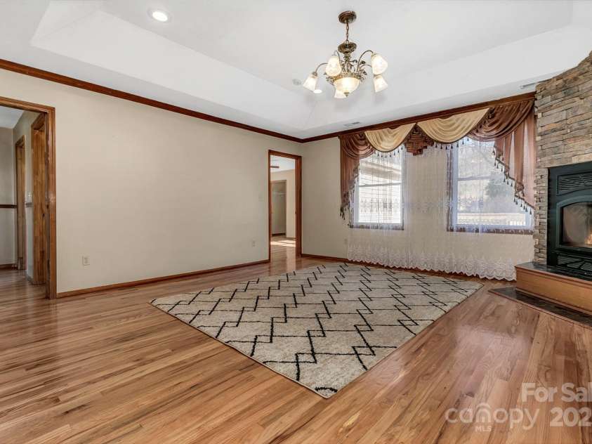 10 Lavender Lane, Candler, NC 28715.  MLS# CAR4232092, YatesRealty ID 16915. 